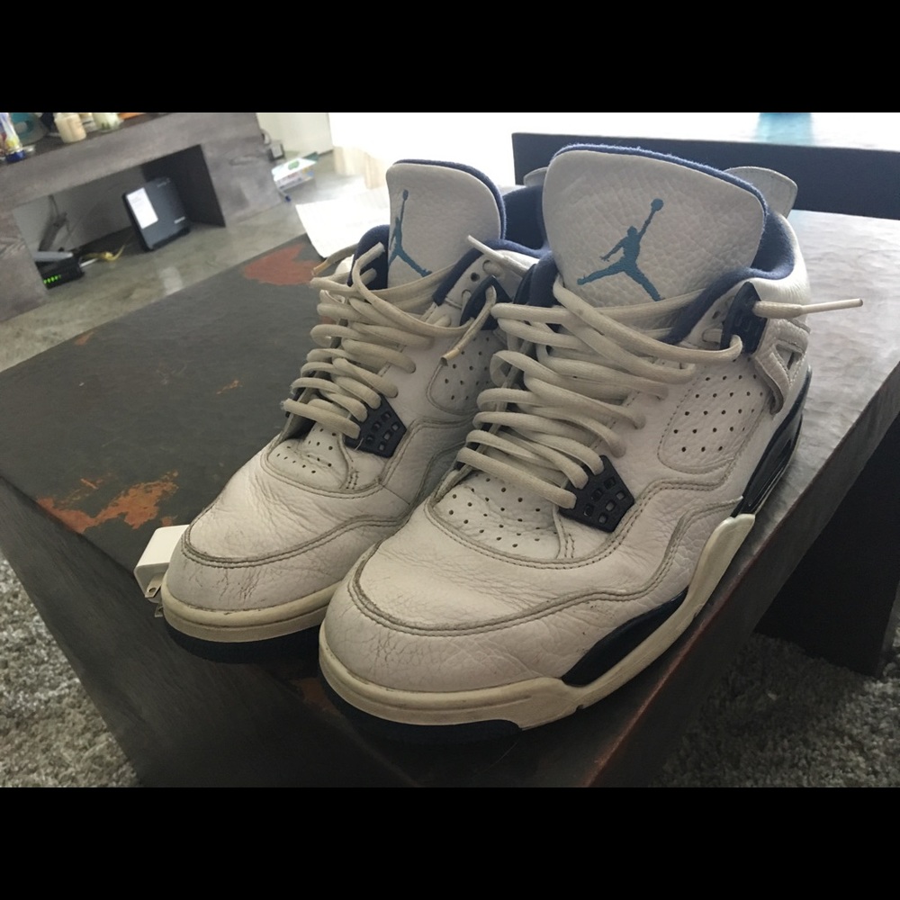 Air Jordan 4s blue size 10.5